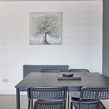 Luxury 3-Bed Apartment Near To London With Parking Hornchurch 외부 사진