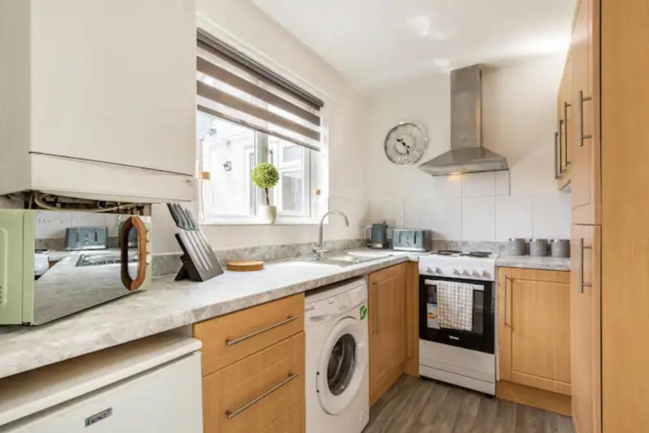 Luxury 3-Bed Apartment Near To London With Parking Hornchurch 외부 사진