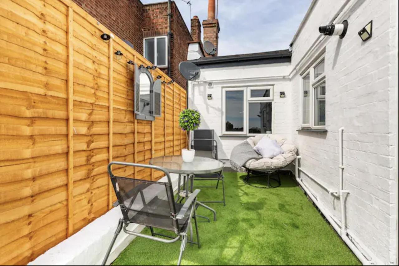 Luxury 3-Bed Apartment Near To London With Parking Hornchurch 외부 사진