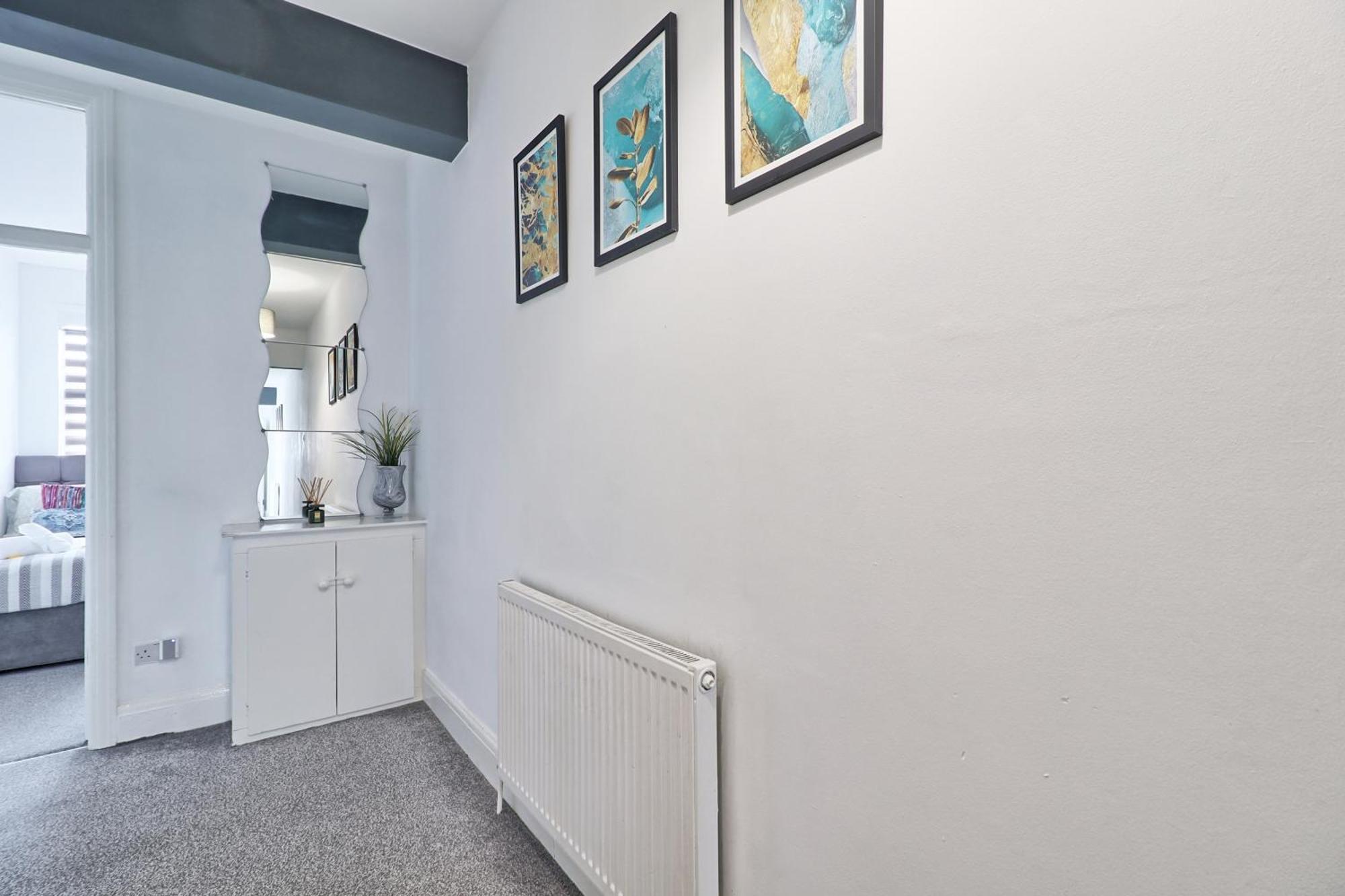 Luxury 3-Bed Apartment Near To London With Parking Hornchurch 외부 사진