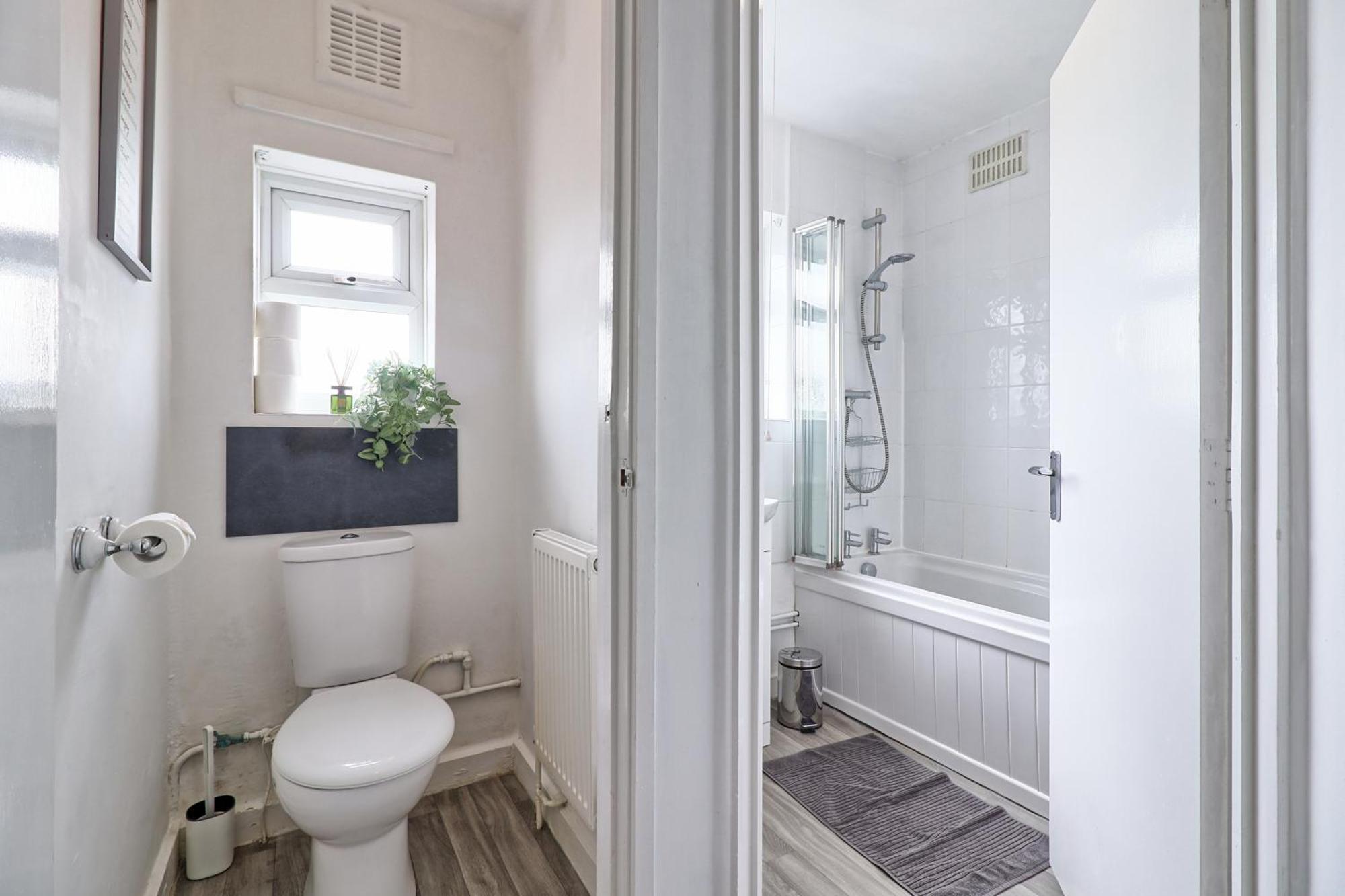 Luxury 3-Bed Apartment Near To London With Parking Hornchurch 외부 사진