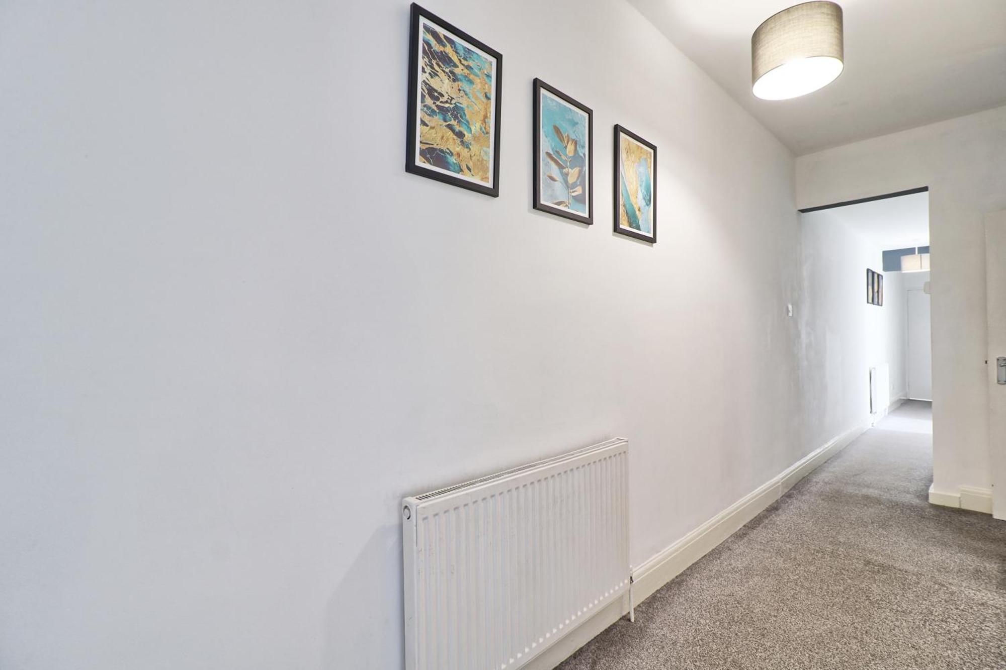 Luxury 3-Bed Apartment Near To London With Parking Hornchurch 외부 사진