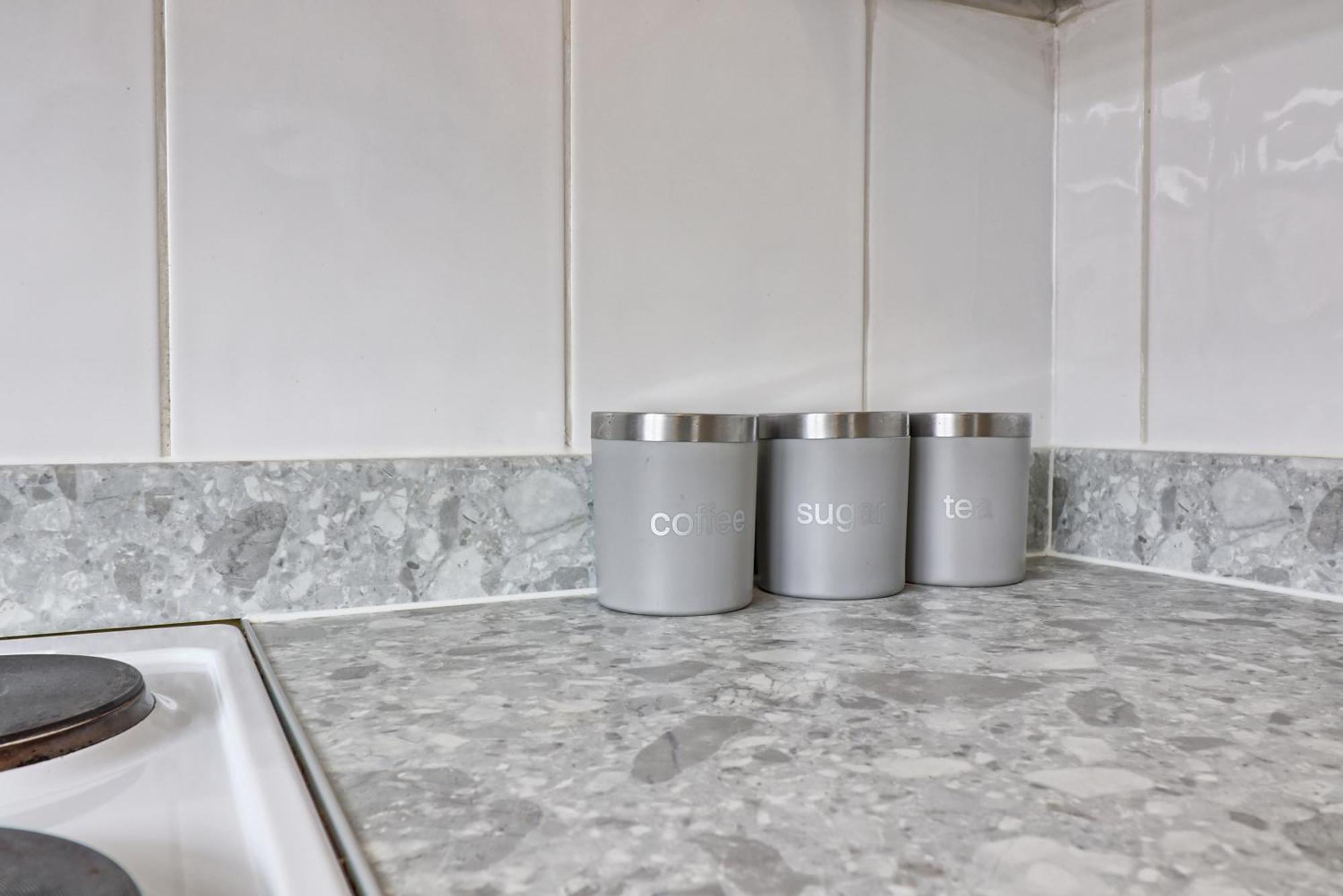 Luxury 3-Bed Apartment Near To London With Parking Hornchurch 외부 사진
