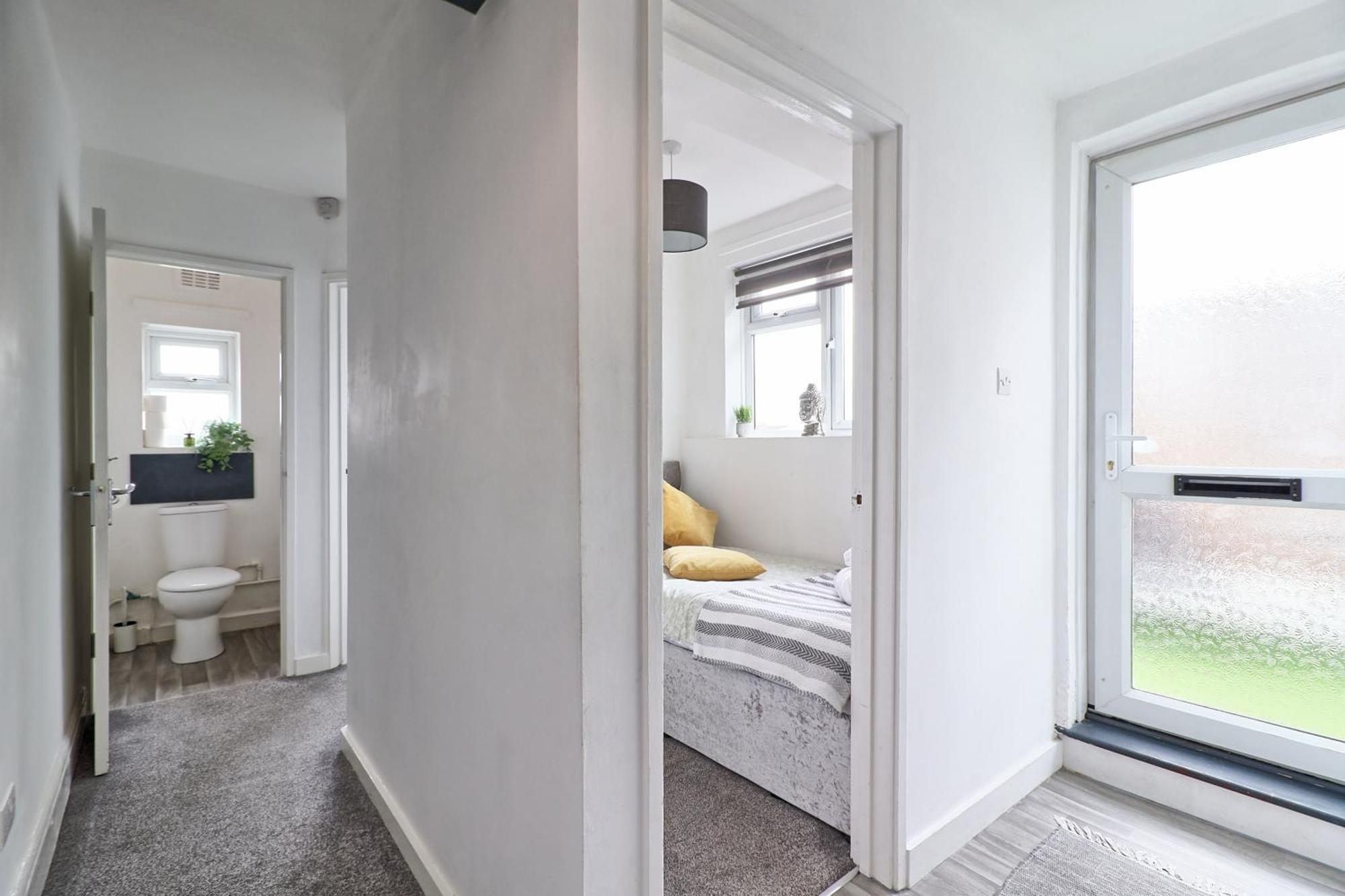 Luxury 3-Bed Apartment Near To London With Parking Hornchurch 외부 사진