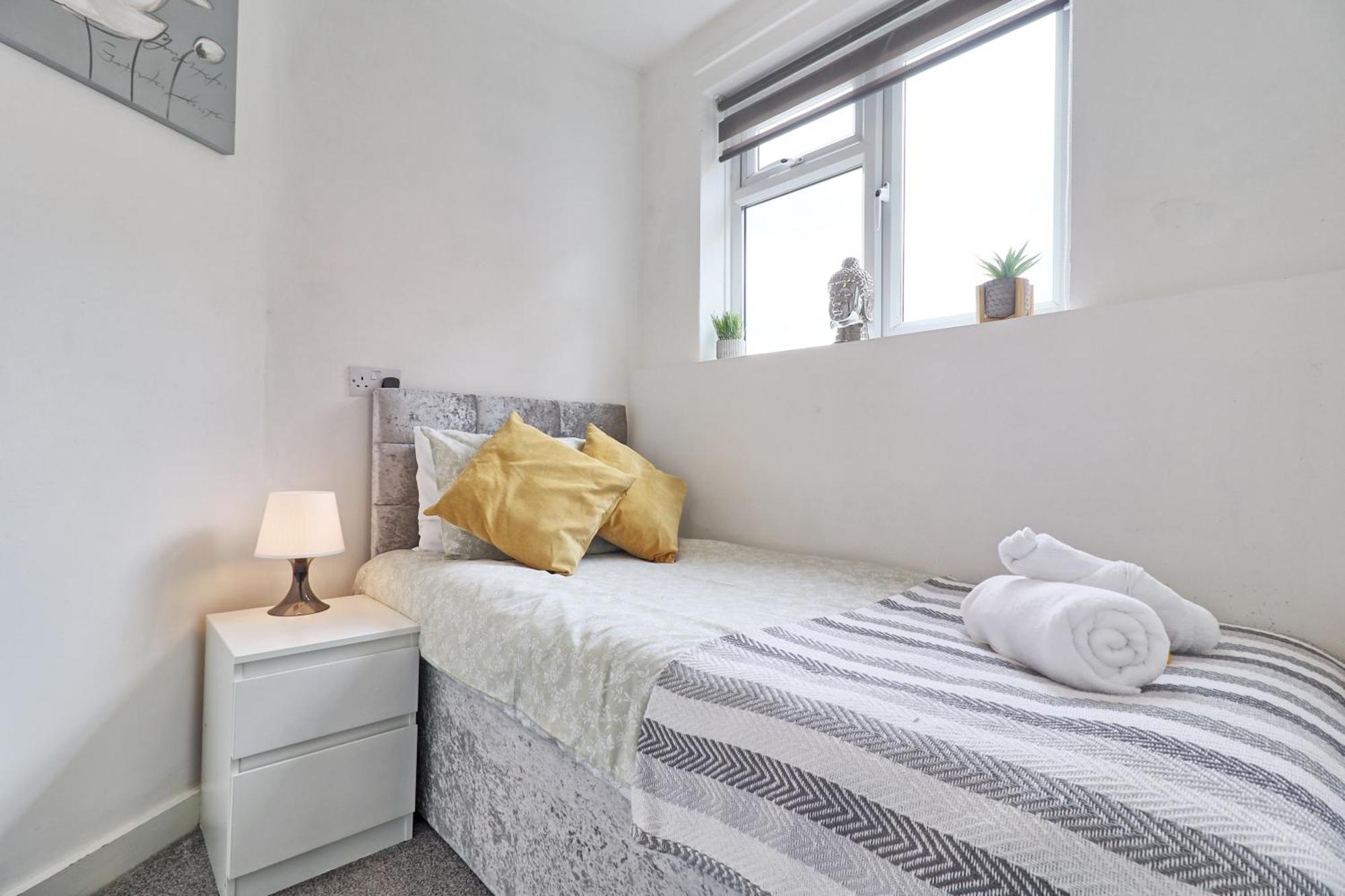 Luxury 3-Bed Apartment Near To London With Parking Hornchurch 외부 사진