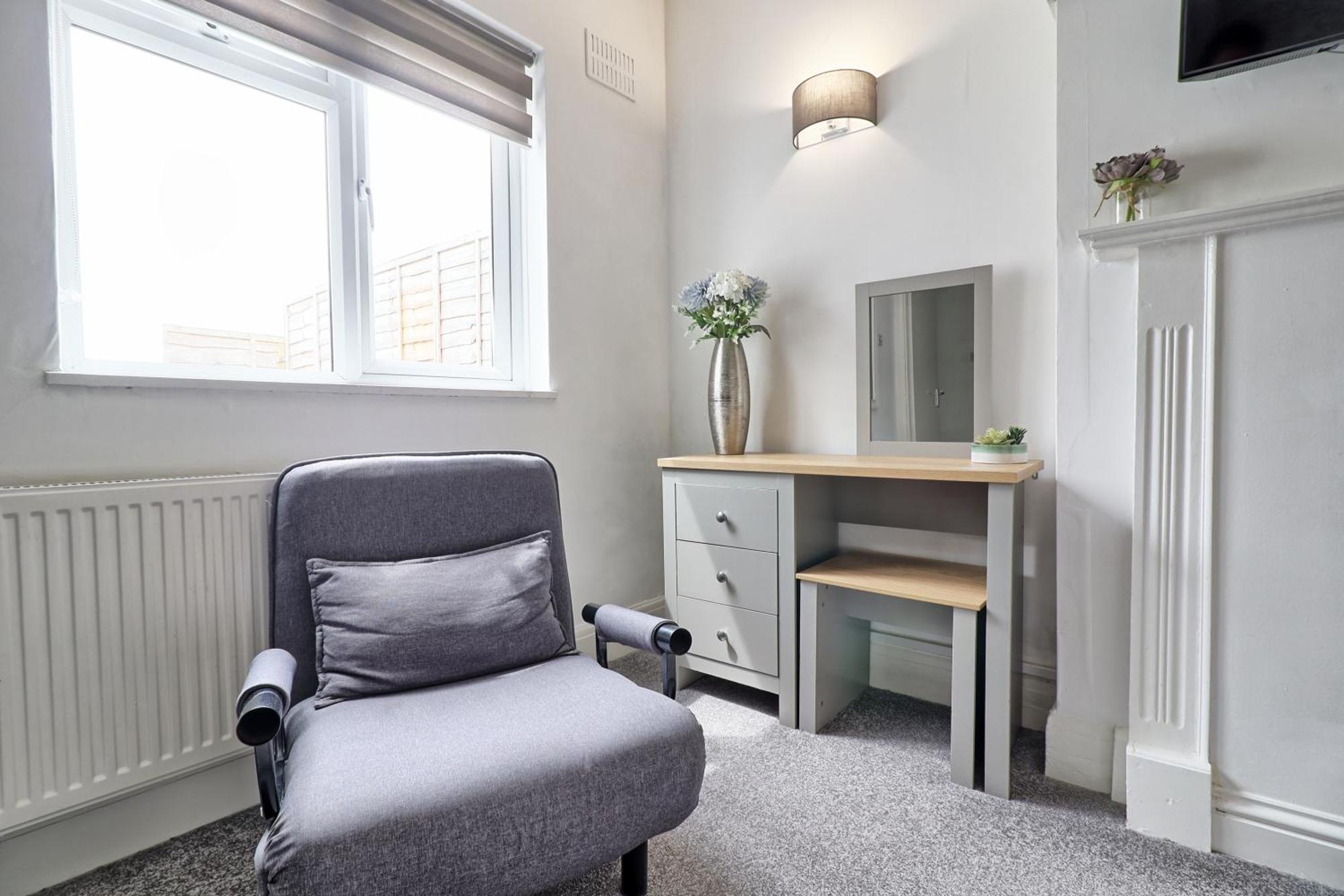 Luxury 3-Bed Apartment Near To London With Parking Hornchurch 외부 사진