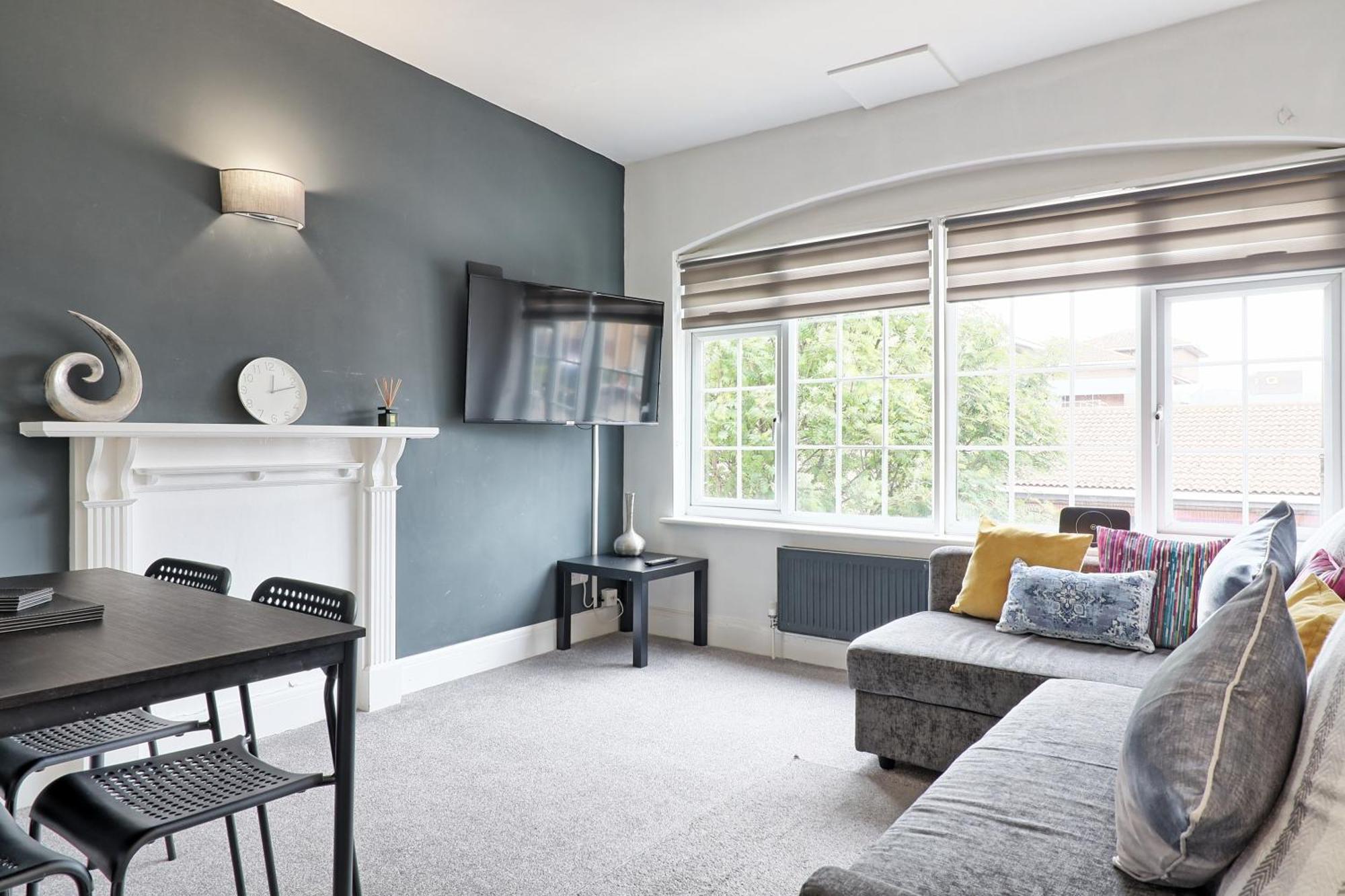 Luxury 3-Bed Apartment Near To London With Parking Hornchurch 외부 사진