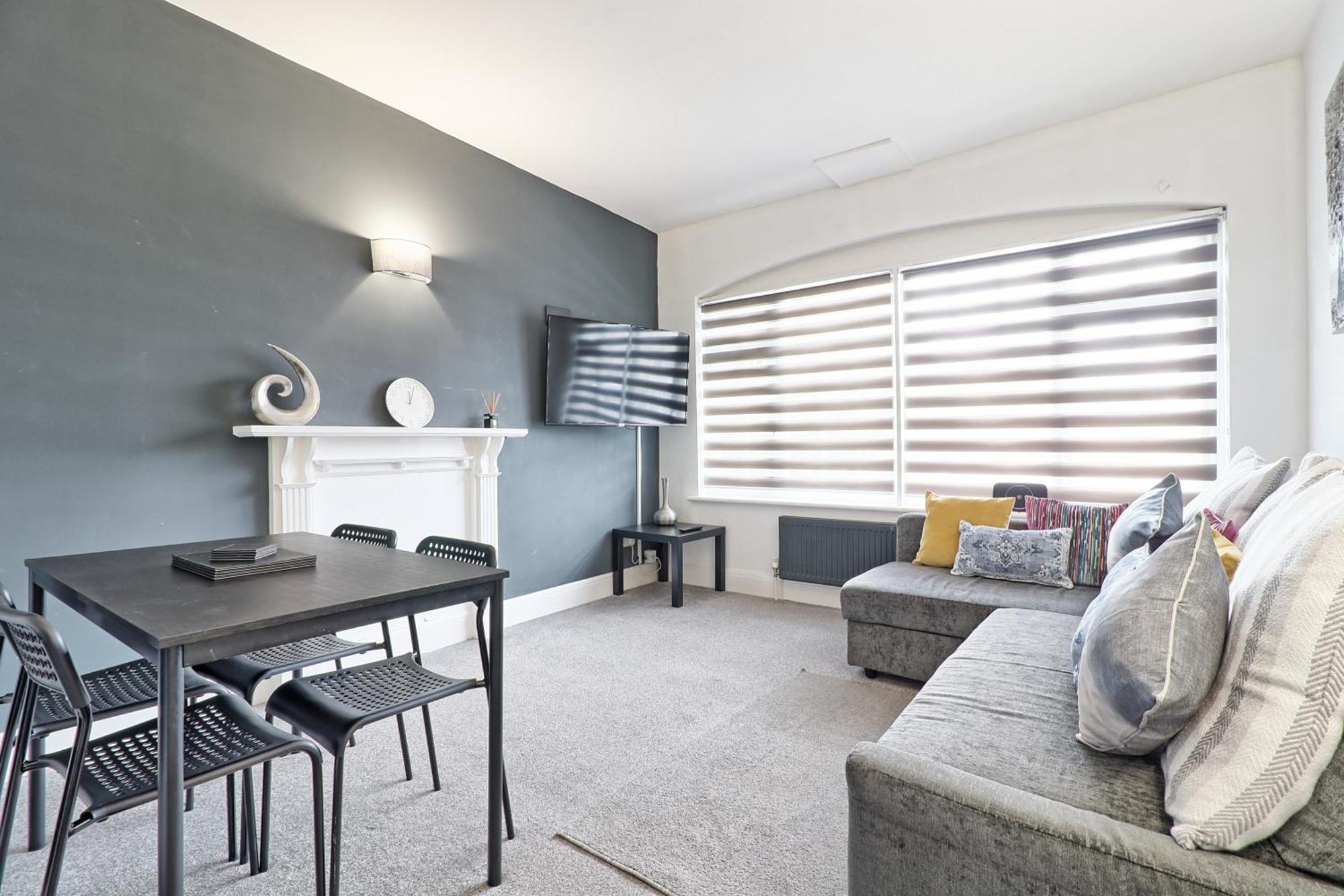 Luxury 3-Bed Apartment Near To London With Parking Hornchurch 외부 사진