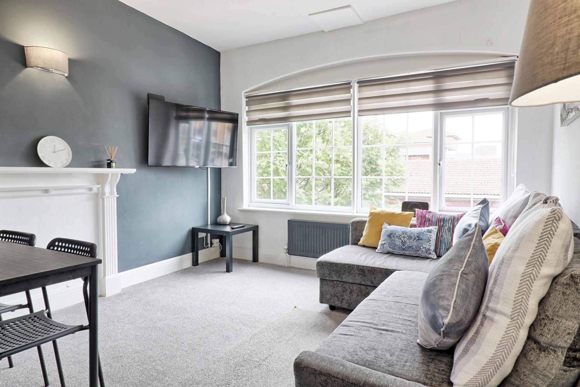 Luxury 3-Bed Apartment Near To London With Parking Hornchurch 외부 사진
